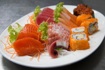  set of nice presentation sushi dish