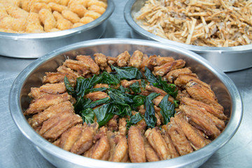  cooked Delicious fried chicken in dish