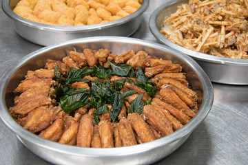  cooked Delicious fried chicken in dish