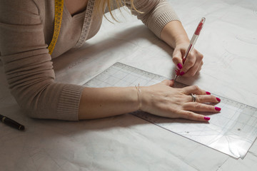 Obraz premium Sarta mentre rileva modelli e misure