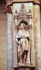 Fototapeta na wymiar statue siena