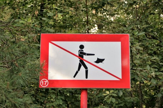табличка запрещающая мусорить в парке
