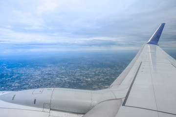 Fototapeta na wymiar viewpoint Wing of windows airplane flying