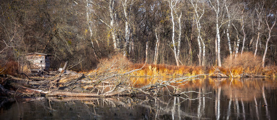 Fischerhütte an einem idyllischen See