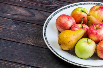 Naklejka na ściany i meble Apples and pears on a plate