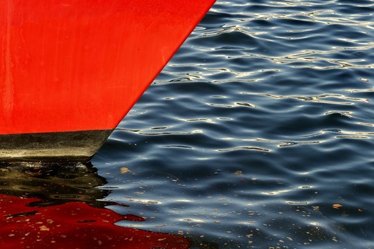 BARCO POR EL MAR 