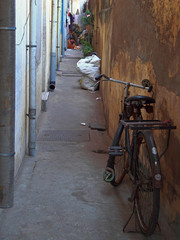 narrow passage in Chennai city