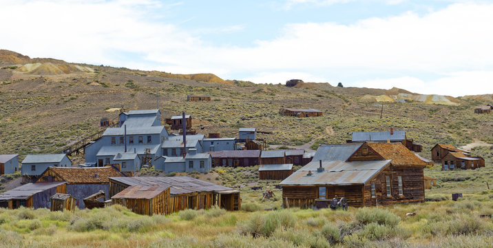 Ruins of the Standard Consolidated stamping mill in the 19th Century gold mining ghost town of Bodie, Cakifornia, a Shate Historic Park
