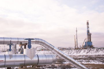 Obraz premium North oil field. Deep wells. Equipment for the extraction of oil from wells.