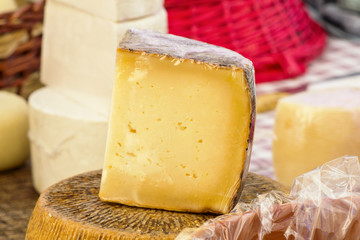 formaggio italiano biologico