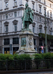 Fototapeta na wymiar Milano: monumento a Carlo Cattaneo
