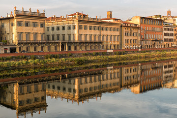 Naklejka premium Buildings along the Arno River