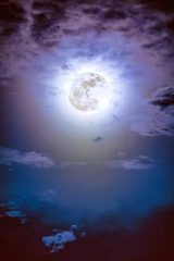Zelfklevend Fotobehang Volle maan en bomen Nachtelijke hemel met wolken en heldere volle maan met glanzend.