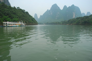 Fototapeta na wymiar The Lijiang River raft