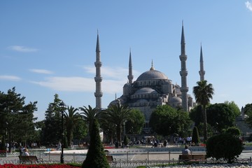 Fototapeta na wymiar Park at Blue Mosque - Sultan-Ahmet-Camii, in Istanbul, Turkey.