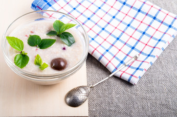 Dish of oatmeal in a bowl of glass