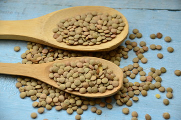 Tahta kaşıkta Mercimek