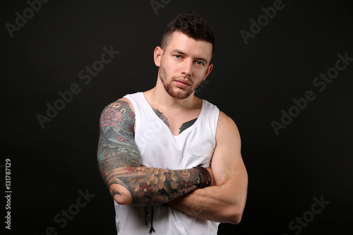tattooed amateur teen posing