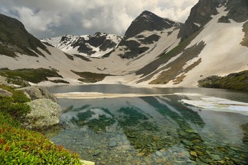 Fototapeta na wymiar Lake in Caucasus