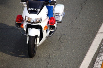 白バイ