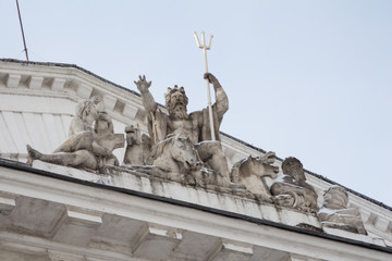 neptune sculpture in saint petersburg