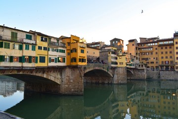 Fototapeta na wymiar Ponte Vecchio nel centro storico di Firenze Italia