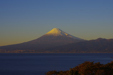 夕暮れの富士山