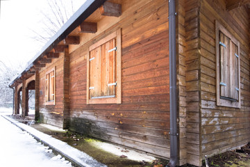 The snow melts despite snows to make room for this wooden house