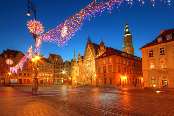Fototapeta na wymiar Rynek Wrocław kolorowe dekoracje na Boże Narodzenie
