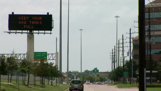 An electronic traffic sign flashing warnings about hurricane readiness.