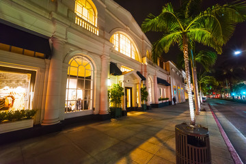Fototapeta premium Palms in Rodeo Drive at night