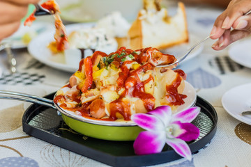 Bread baked with cheese sauce