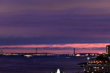 Fototapeta premium Silhouette of Verrazano-Narrows Bridge, Brooklyn, NY