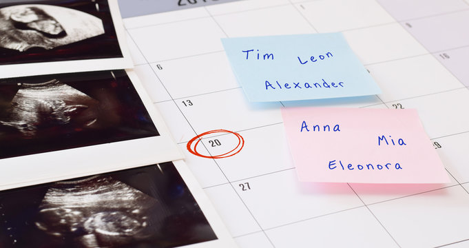 Baby names and ultrasonic photos on the terms calender