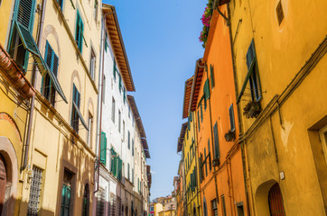 Fototapeta na wymiar road with old buildings in Lucca