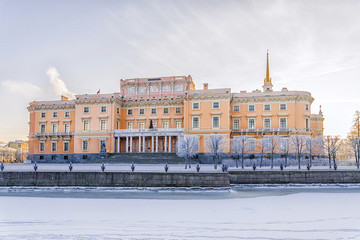 Fototapeta na wymiar Mikhailovsky Castle in St. Petersburg. Winter frosty morning