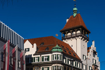 Fototapeta na wymiar Kufstein Unterer Stadtplatz Sparkassengebäude