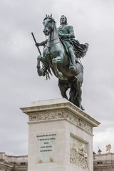 Obraz premium Madrid Plaza de Oriente, Felipe IV monument. Madrid, Spain.