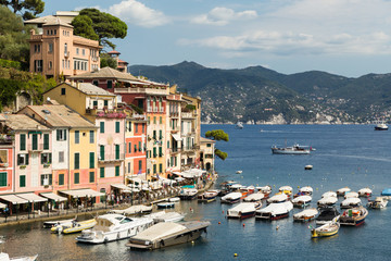 Fototapeta na wymiar The pretty town of Portofino in Italy