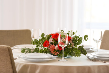 Elegant table setting with beautiful flowers