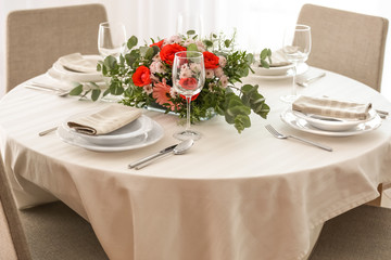 Elegant table setting with beautiful flowers