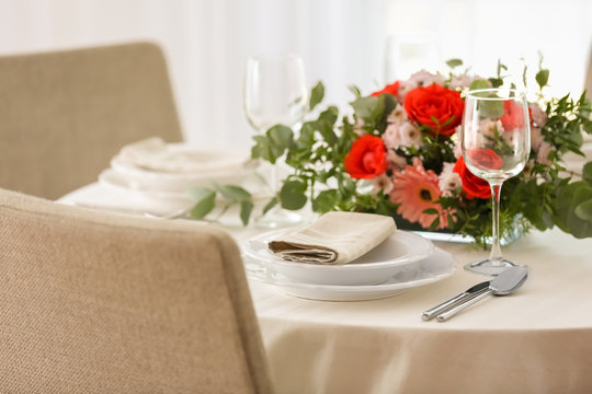 Elegant table setting with beautiful flowers