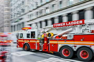 Obraz premium fire trucks and firefighters brigade in the city