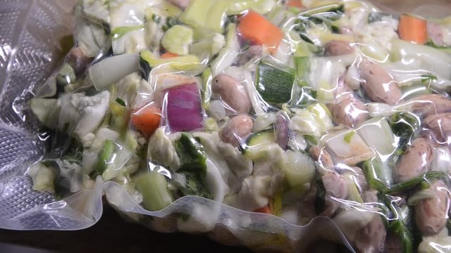 Minestrone vacuum packing Envasado al vac&iacute;o Sottovuoto Vakuumverpackung Sac sous vide 真空包裝 真空包装 意大利雜菜湯 Минестроне 