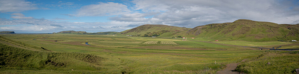 Obraz premium Lush Green Farmland in Iceland 