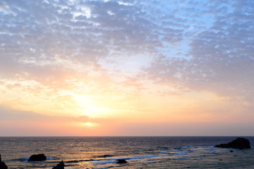 Fototapeta na wymiar 南国沖縄の朝の空と夏雲