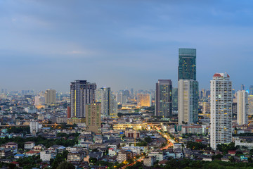 Naklejka premium Tajlandia Krajobraz: centrum Bangkoku o zachodzie słońca