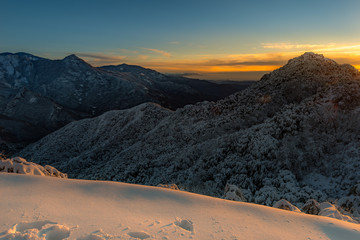 Fototapeta na wymiar majestic sunset in the winter mountains landscape