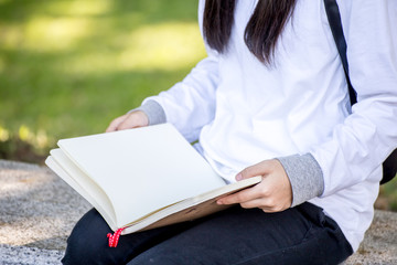 campus girl reading