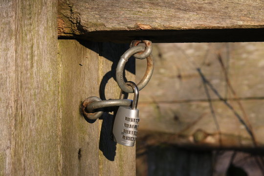 Vorh&auml;ngeschloss mit Ringen